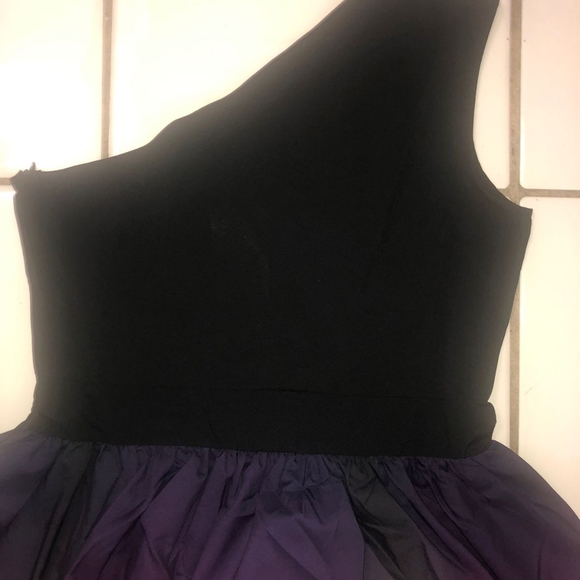 One shoulder Cut-Out Ombre Pleated Maxi Dress - Picture 3 of 9